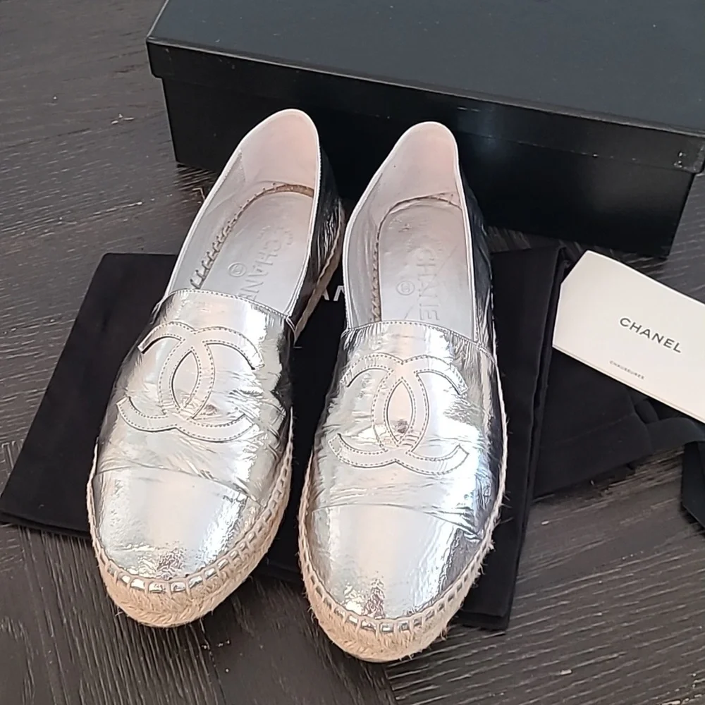 Chanel 19C Silver Laminated Leather CC Logo Double Sole Espadrille
